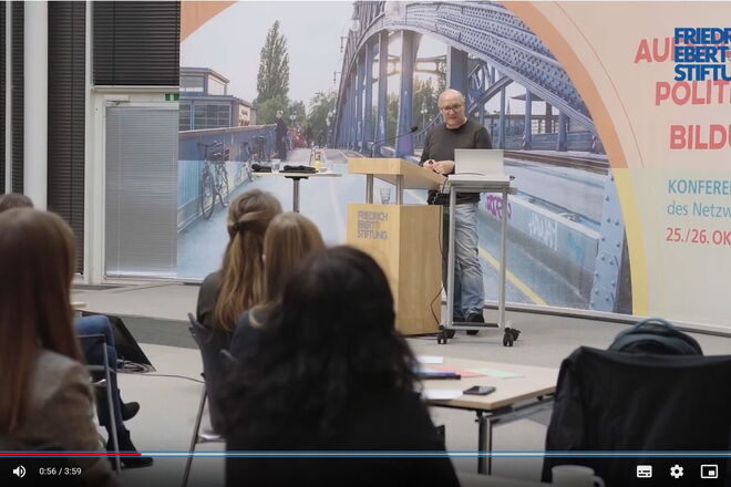 Link zum Video der Konferenz zum Thema "Aufsuchende Politische Bildung", 2022